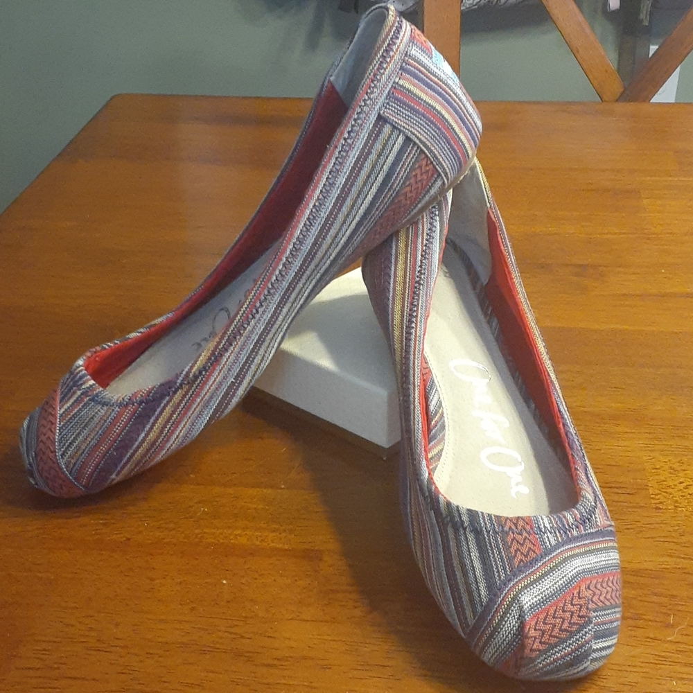 Toms Multi Color Spanish Round Toe Ballet Flats